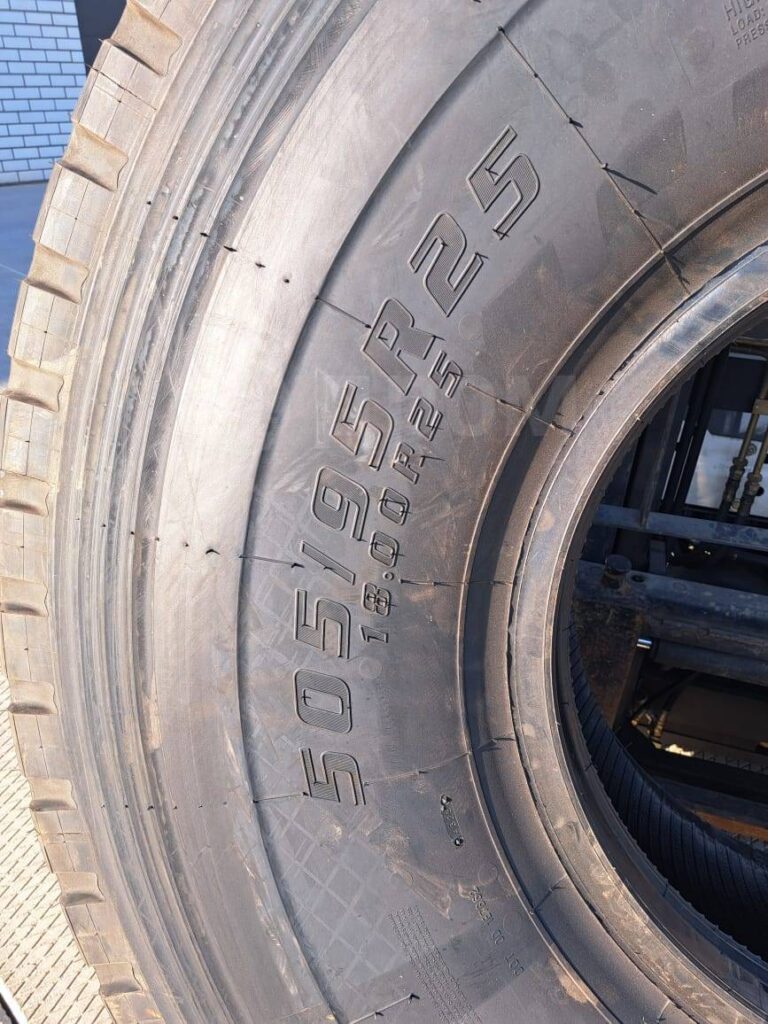 ADVANCE GLB05 E2 Crane Tire